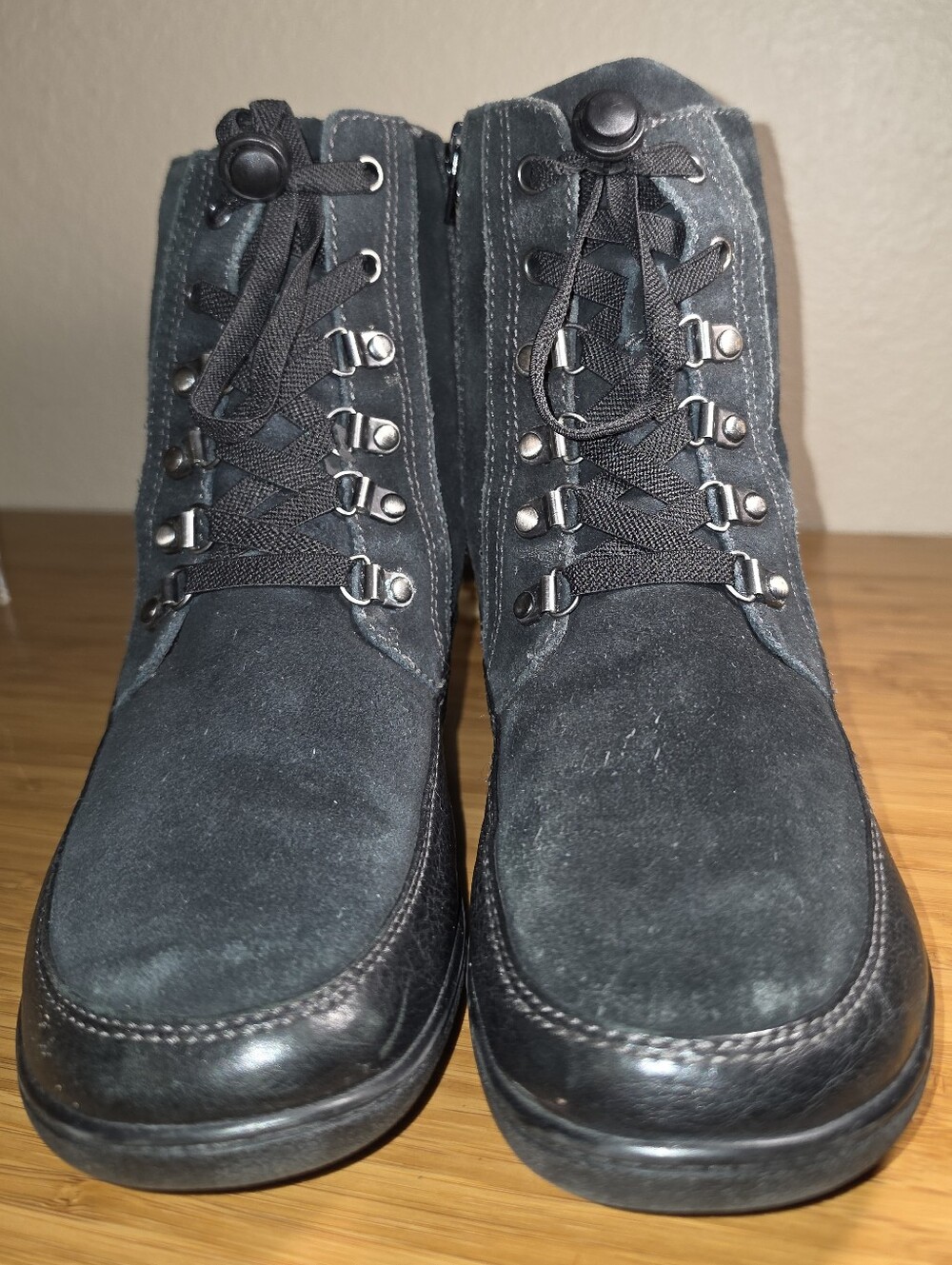 Clarks Kearns Sirena Black Suede Lace-Up Ankle Boots Size 40 US 9-9.5